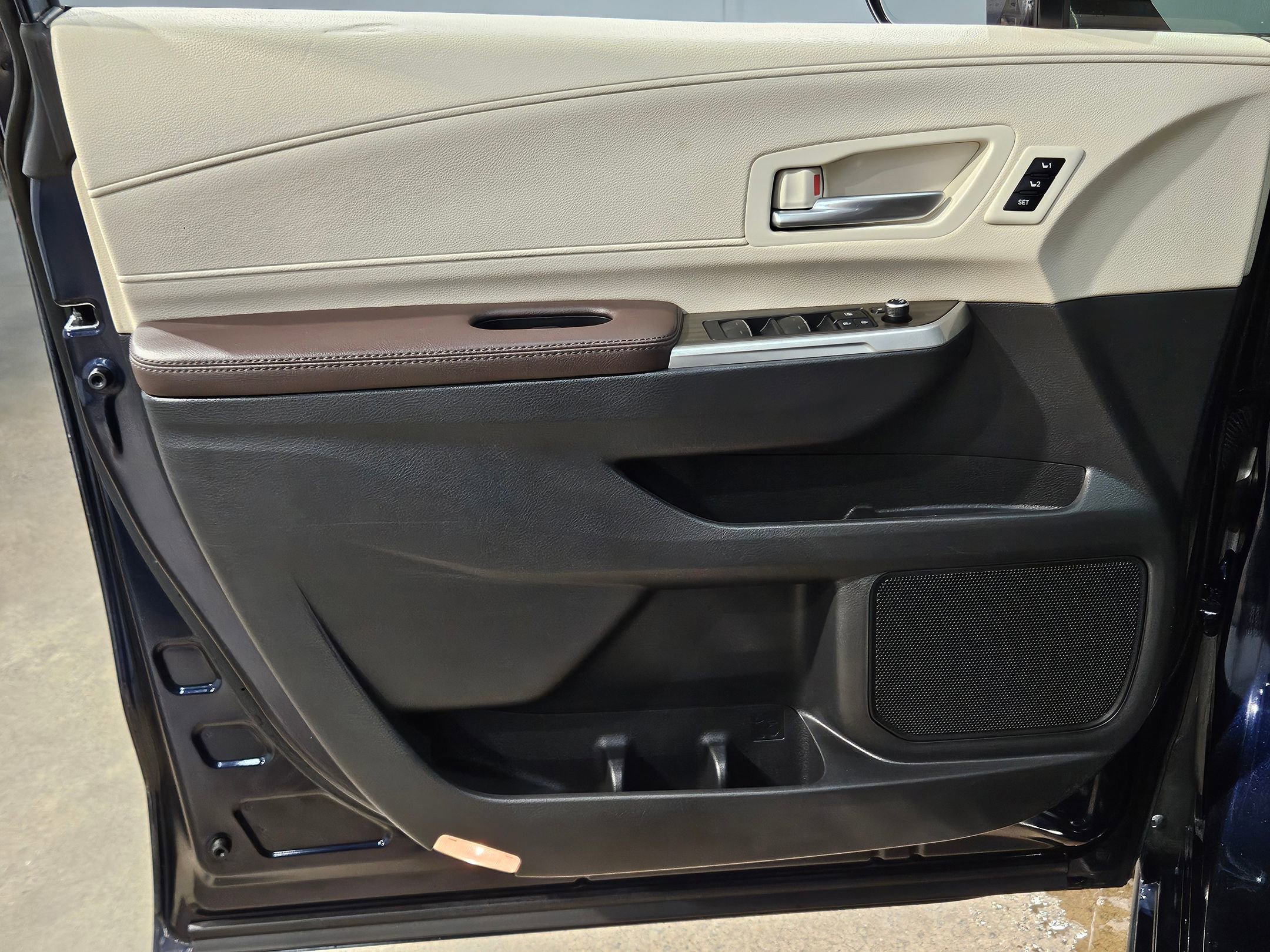 Used 2023 Toyota Sienna Platinum image 20