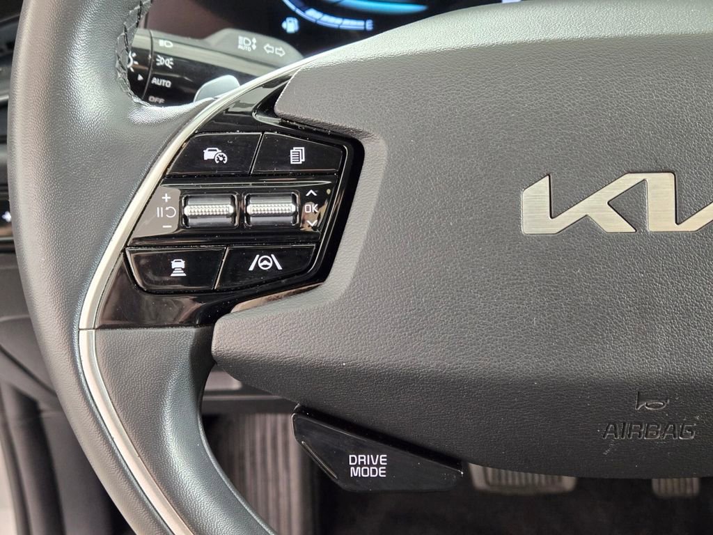 Used 2023 Kia Niro EX FWD image 25