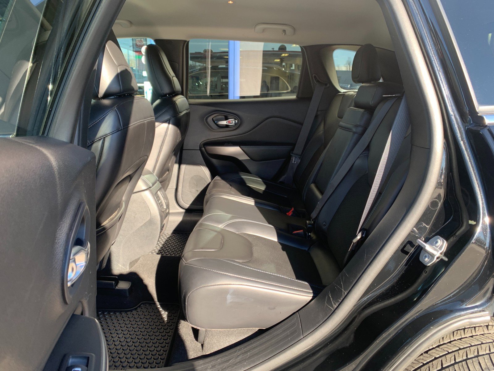 Used 2019 Jeep Cherokee Latitude Plus w/ Cold Weather Group image 30