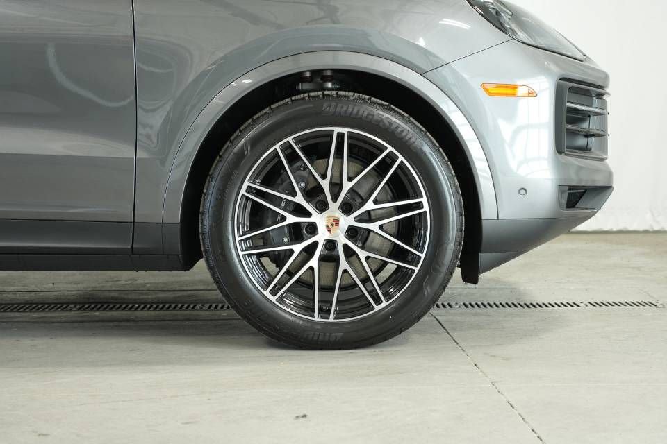 Certified 2025 Porsche Cayenne image 42