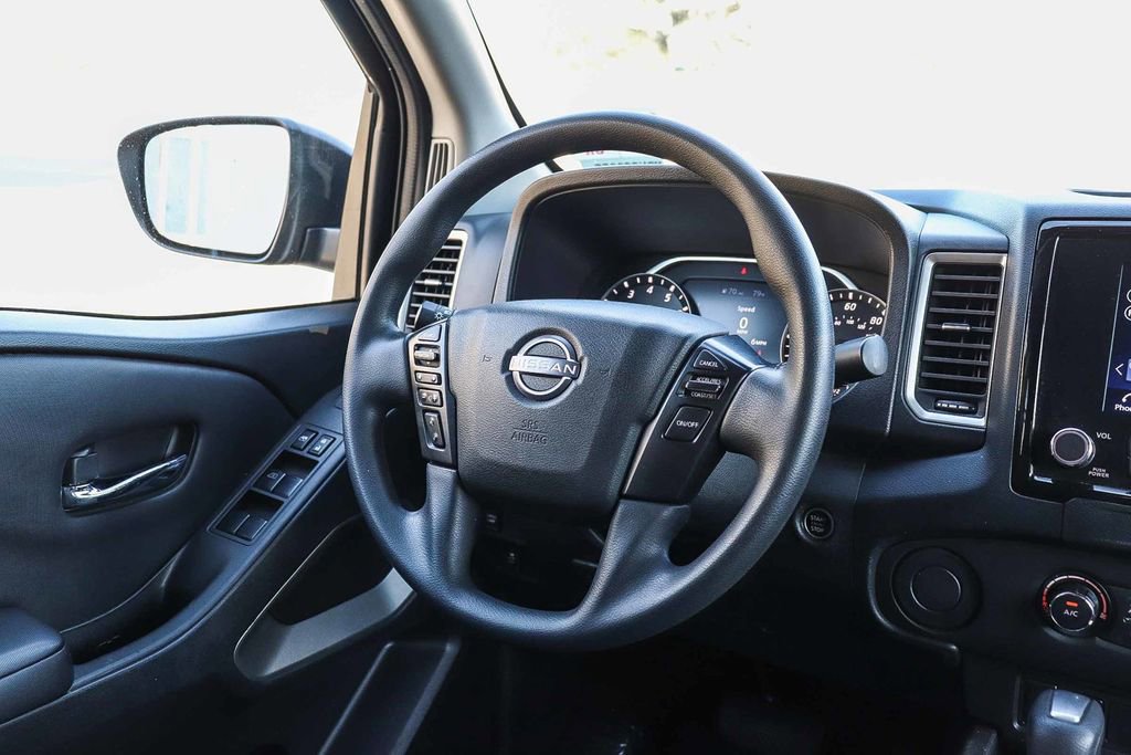 Used 2023 Nissan Frontier SV image 16