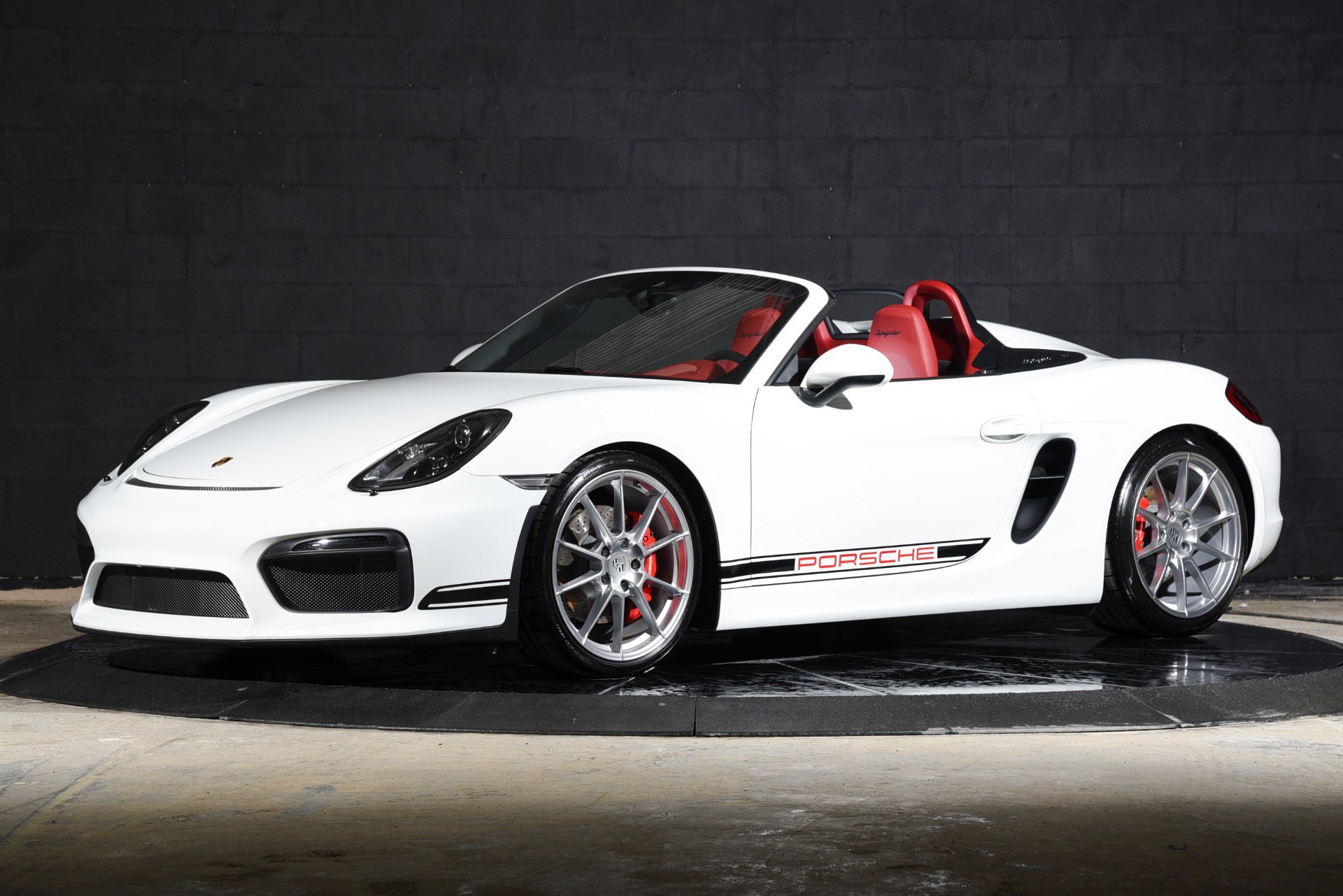 Used 2016 Porsche Boxster Spyder RWD image 2