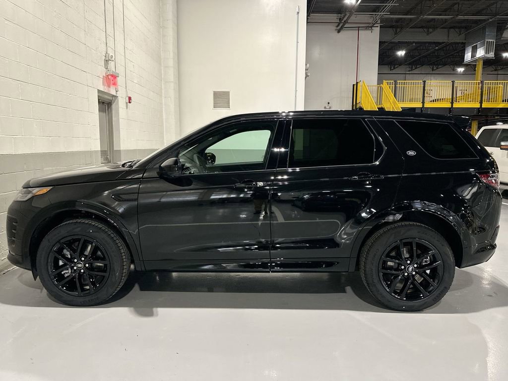 New 2026 Land Rover Discovery Sport Landmark image 2