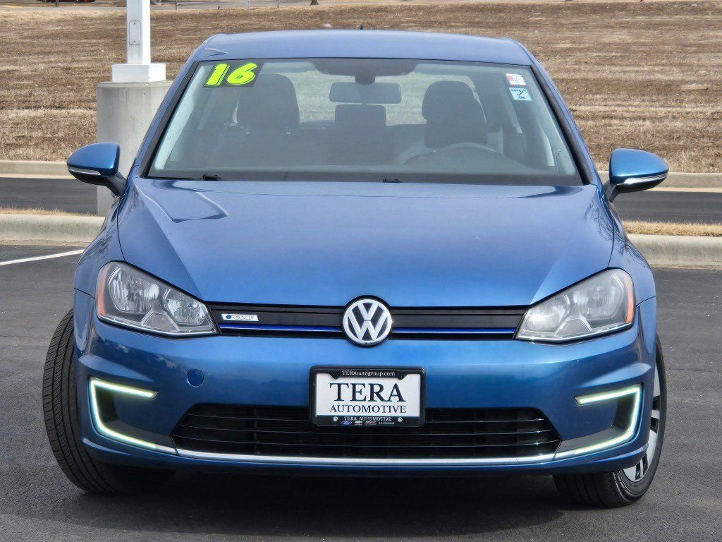Used 2016 Volkswagen e-Golf SE w/ DC Fast Charging Package image 3