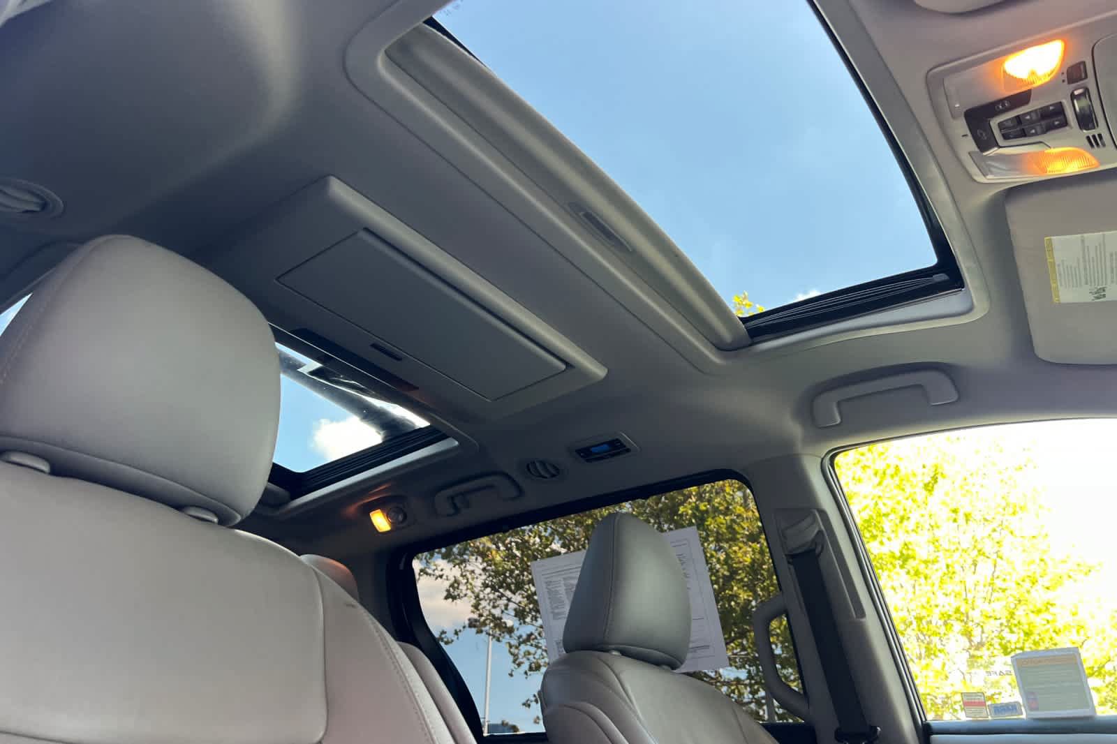 Certified 2017 Toyota Sienna Limited Premium FWD image 18