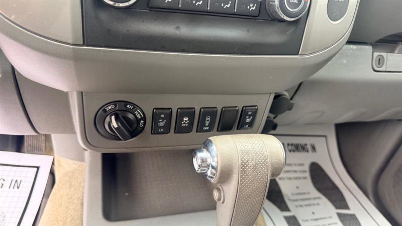 Used 2013 Nissan Frontier SL image 19