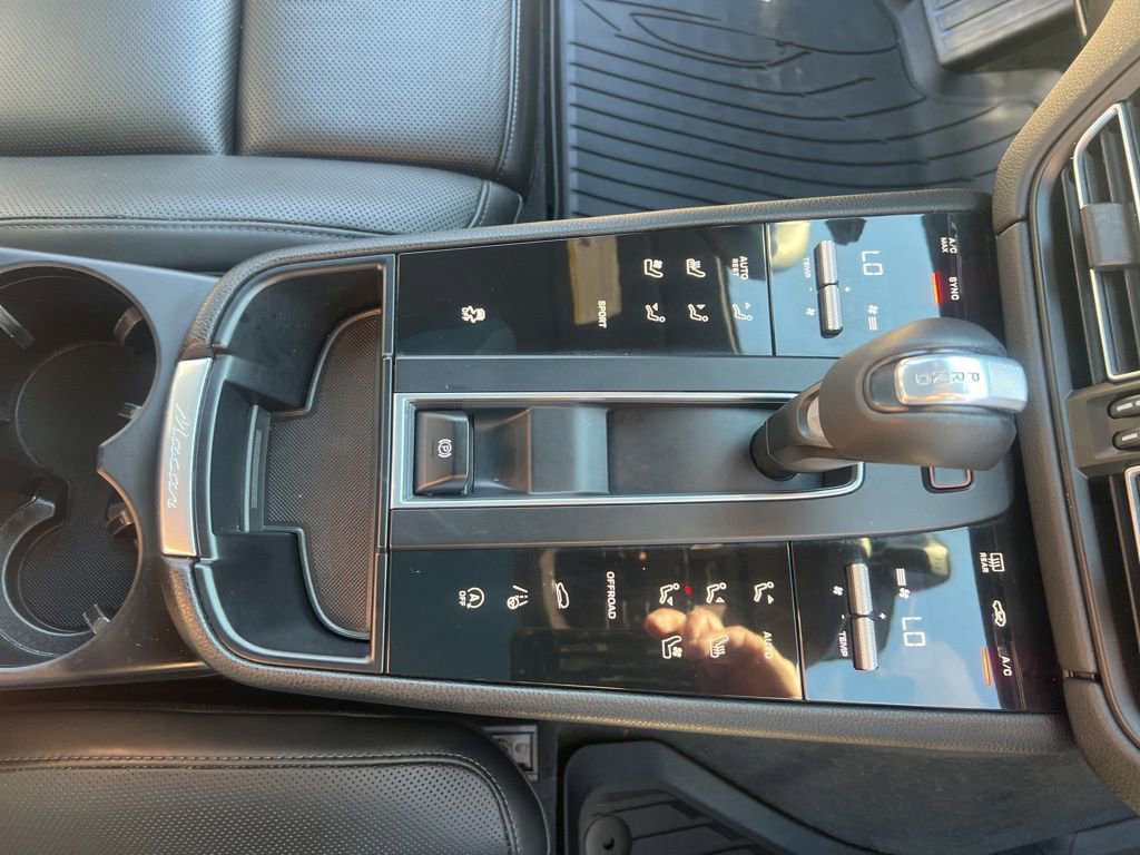 Used 2022 Porsche Macan Base image 24