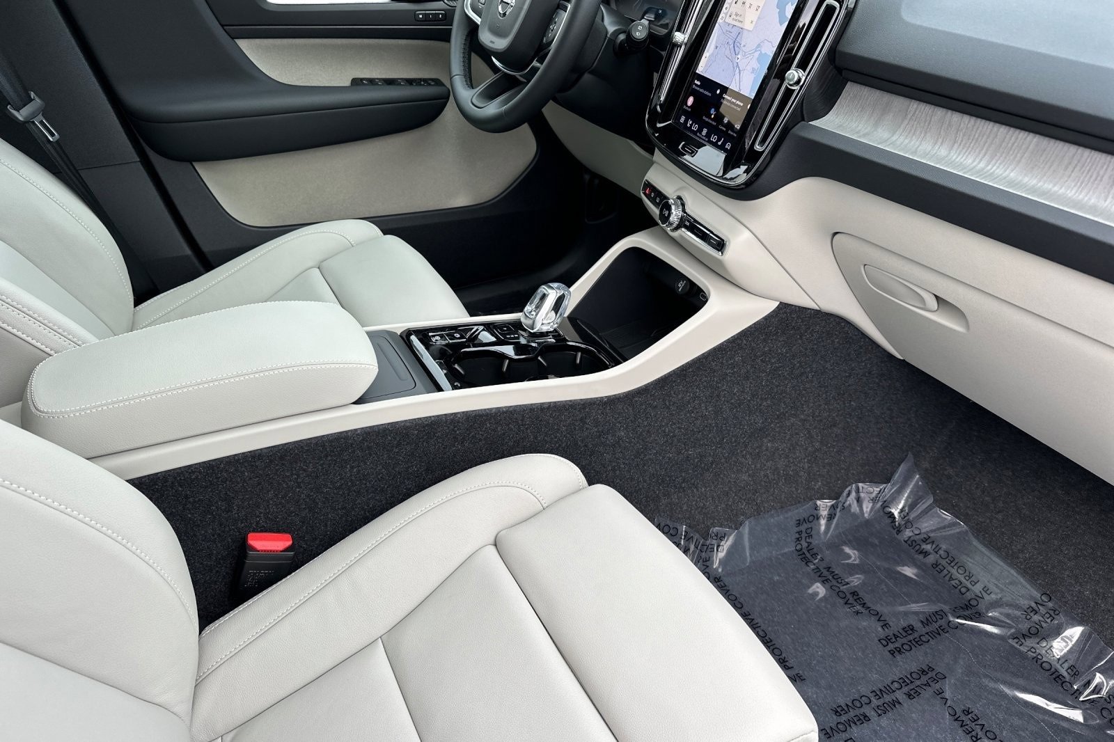New 2026 Volvo XC40 B5 Ultra w/ Climate Package image 18