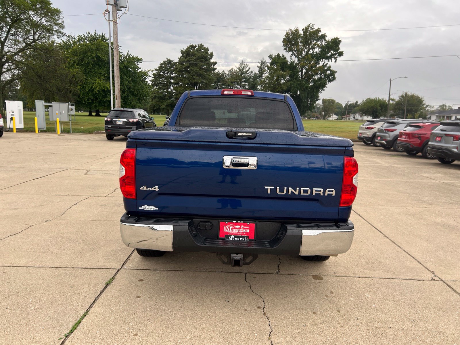 Used 2015 Toyota Tundra SR5 w/ SR5 Upgrade Package AWD/4WD image 4