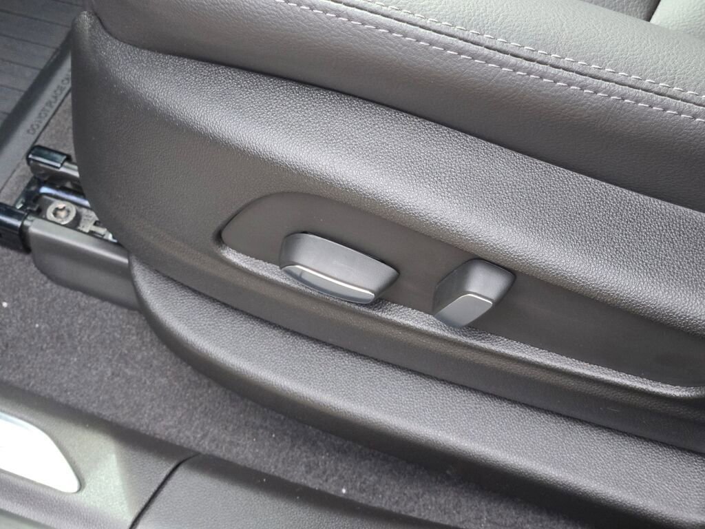 New 2025 Cadillac XT5 Luxury w/ LPO, Red Accent Package image 25