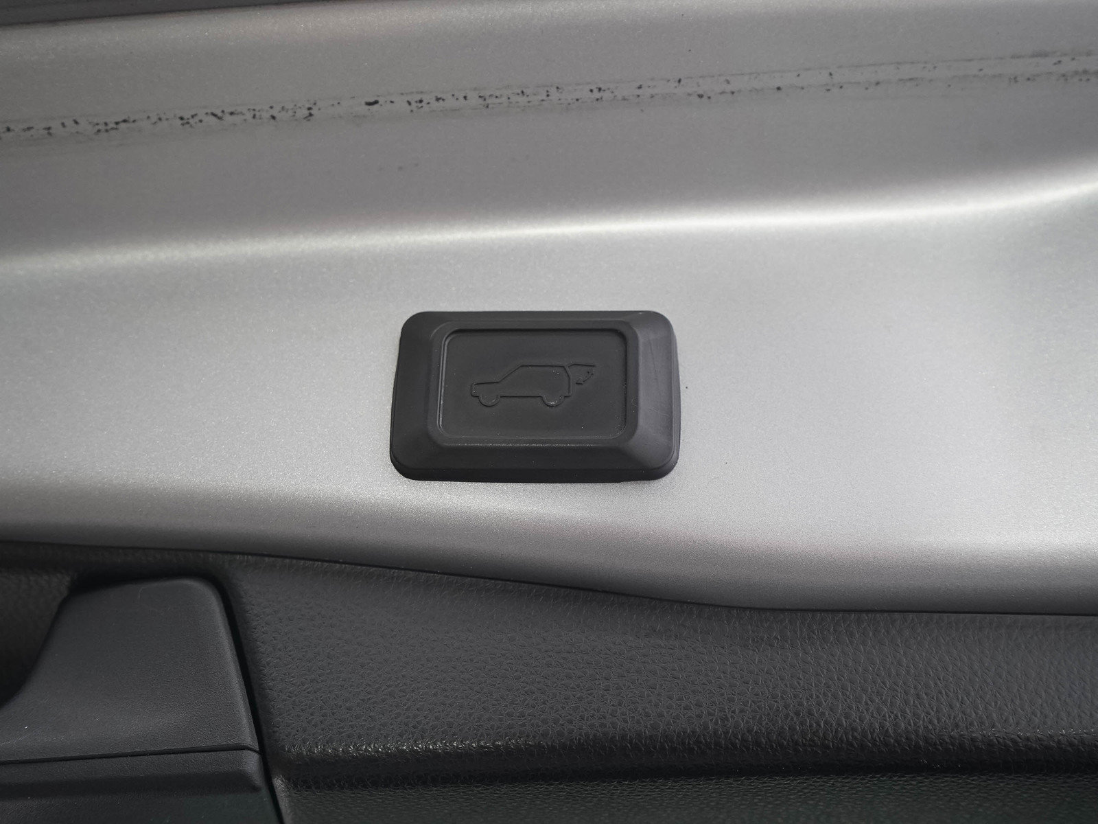 Used 2023 Toyota RAV4 XSE AWD/4WD image 11