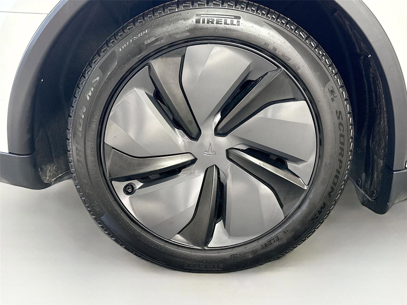 Used 2026 Tesla Model Y 2WD image 32