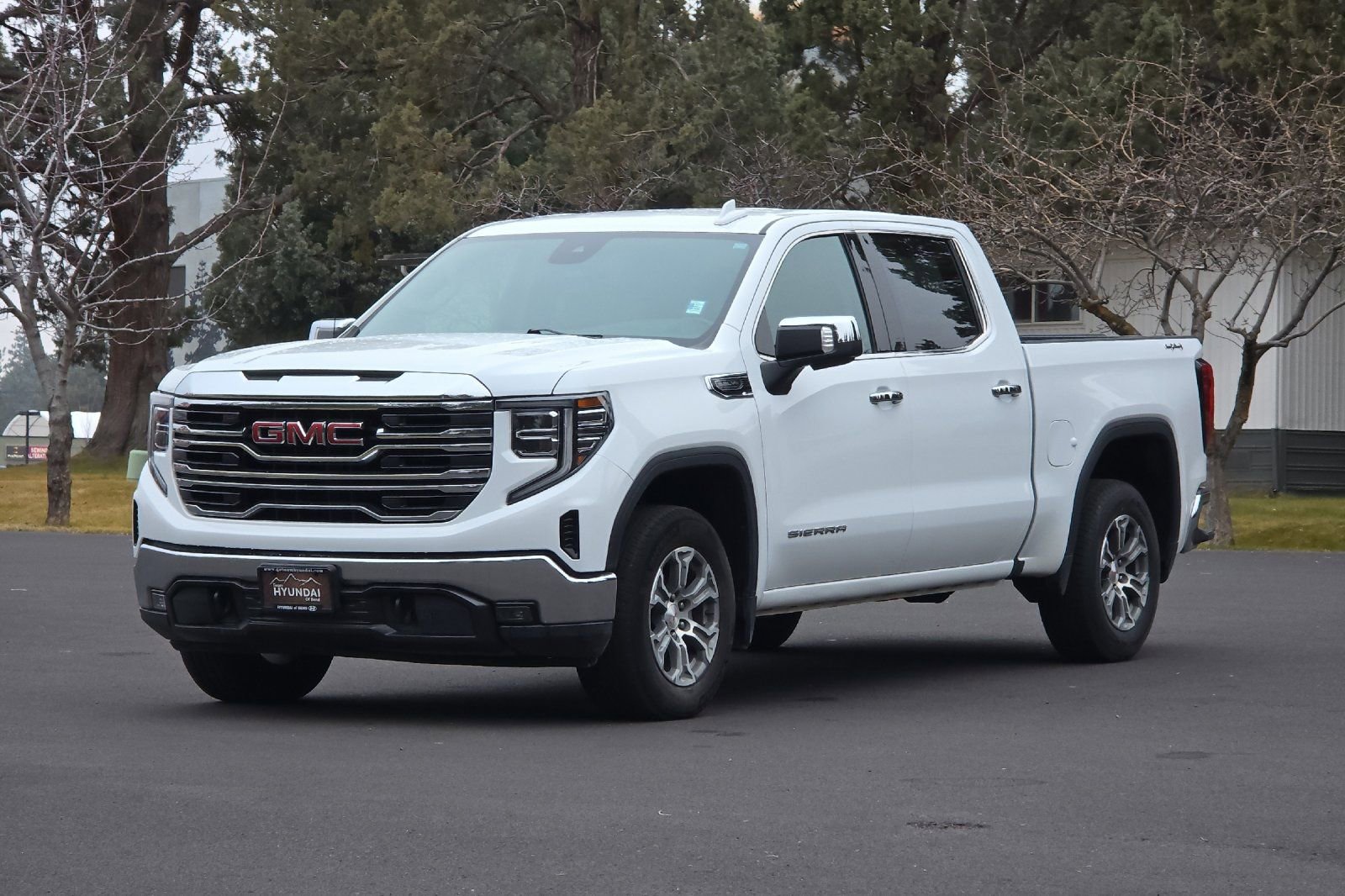 Used 2024 GMC Sierra 1500 SLT image 9