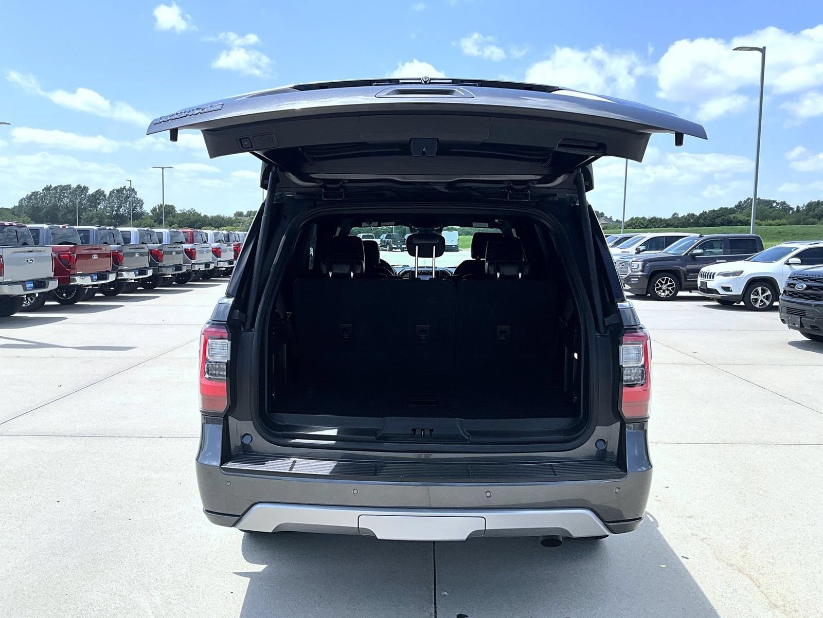Used 2020 Ford Expedition Limited AWD/4WD image 24