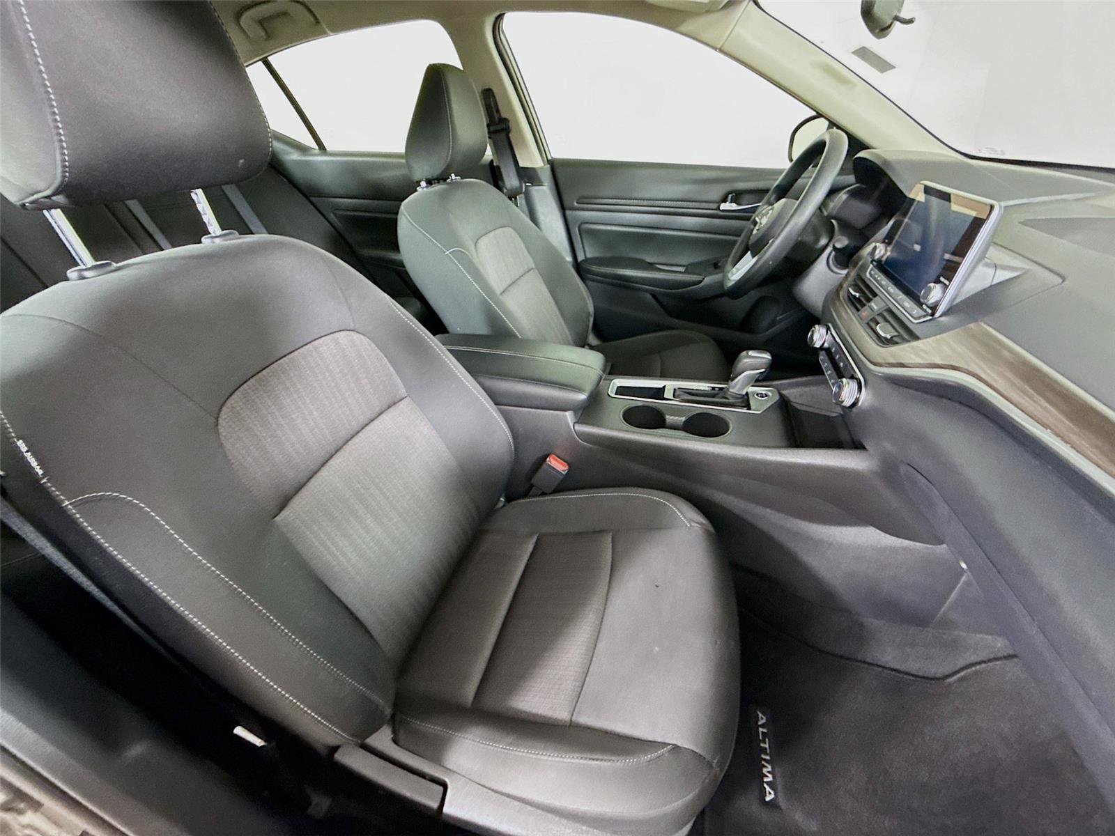 Used 2025 Nissan Altima 2.5 SV FWD image 26