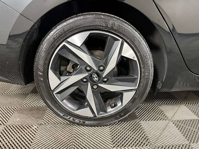 Used 2023 Hyundai Elantra Limited image 12