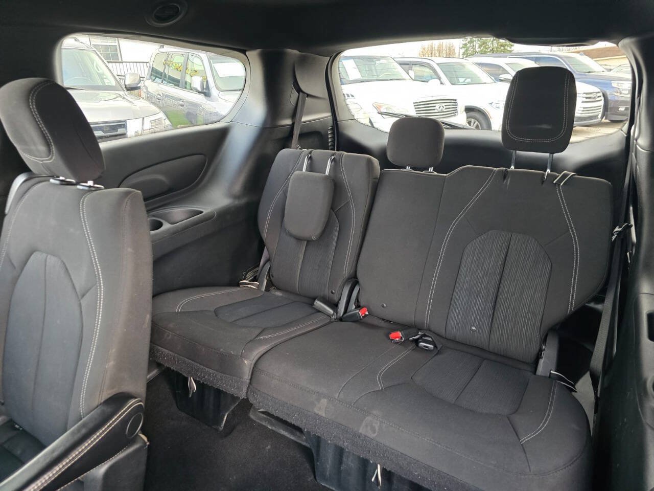 Used 2020 Chrysler Pacifica Touring w/ Advanced Safetytec Group FWD image 35