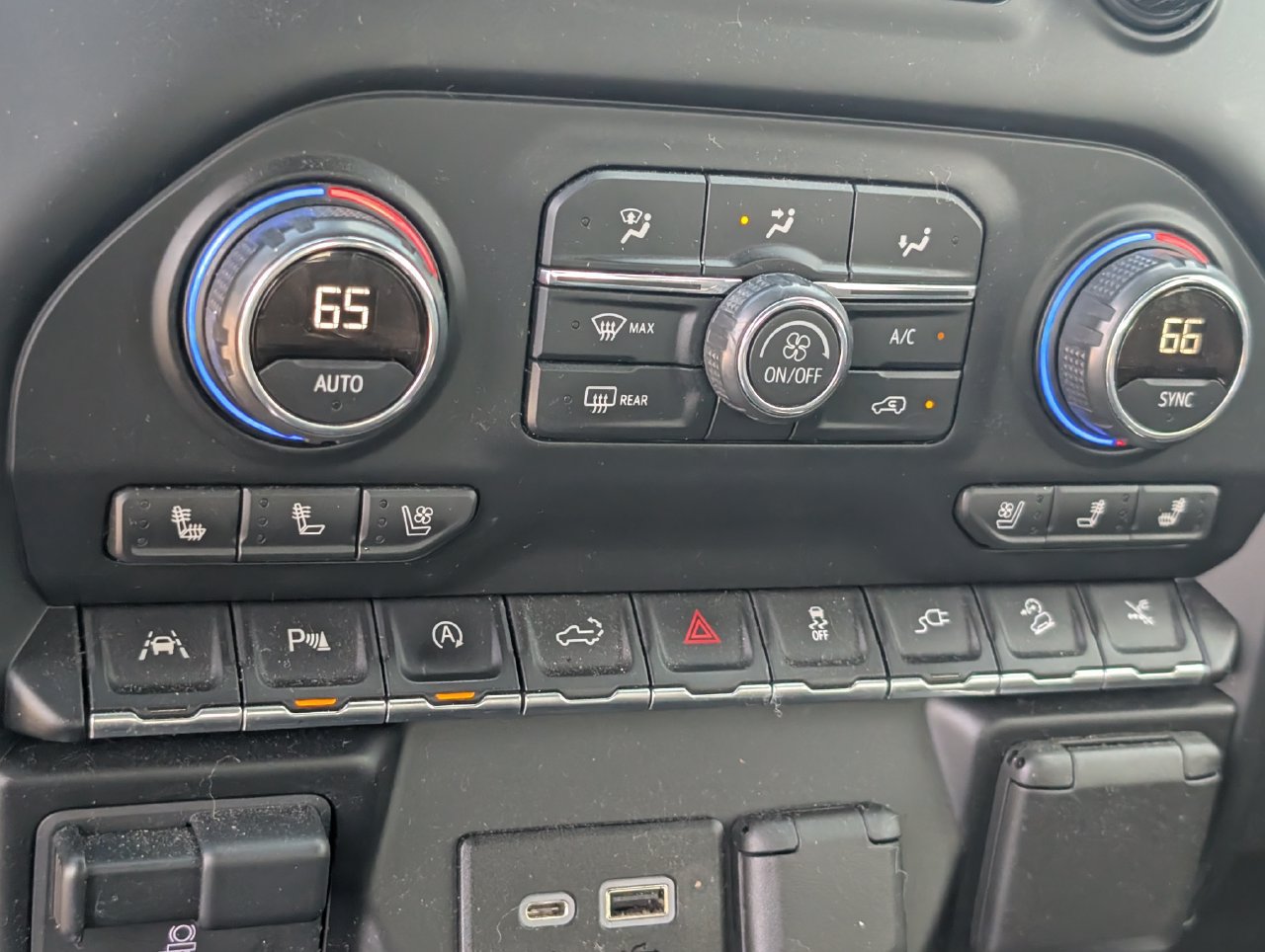 Used 2019 Chevrolet Silverado 1500 High Country w/ Technology Package AWD/4WD image 15