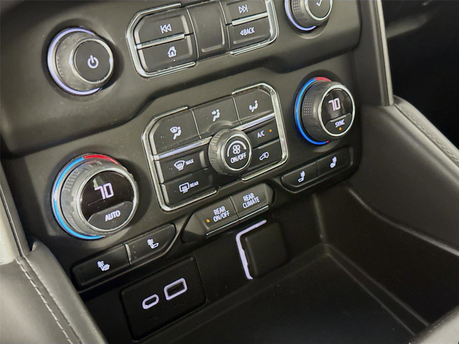 Used 2021 Chevrolet Tahoe Z71 w/ Luxury Package AWD/4WD image 13