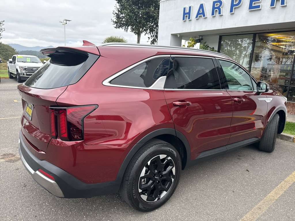 Used 2025 Kia Sorento S FWD image 3