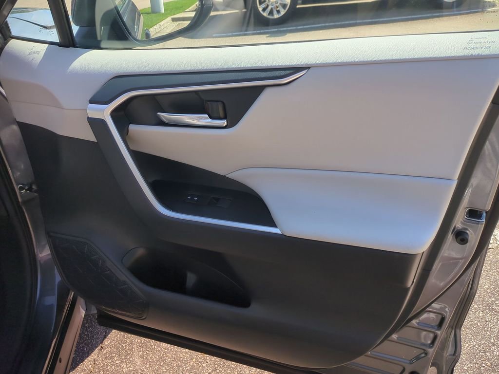 Used 2021 Toyota RAV4 XLE image 28