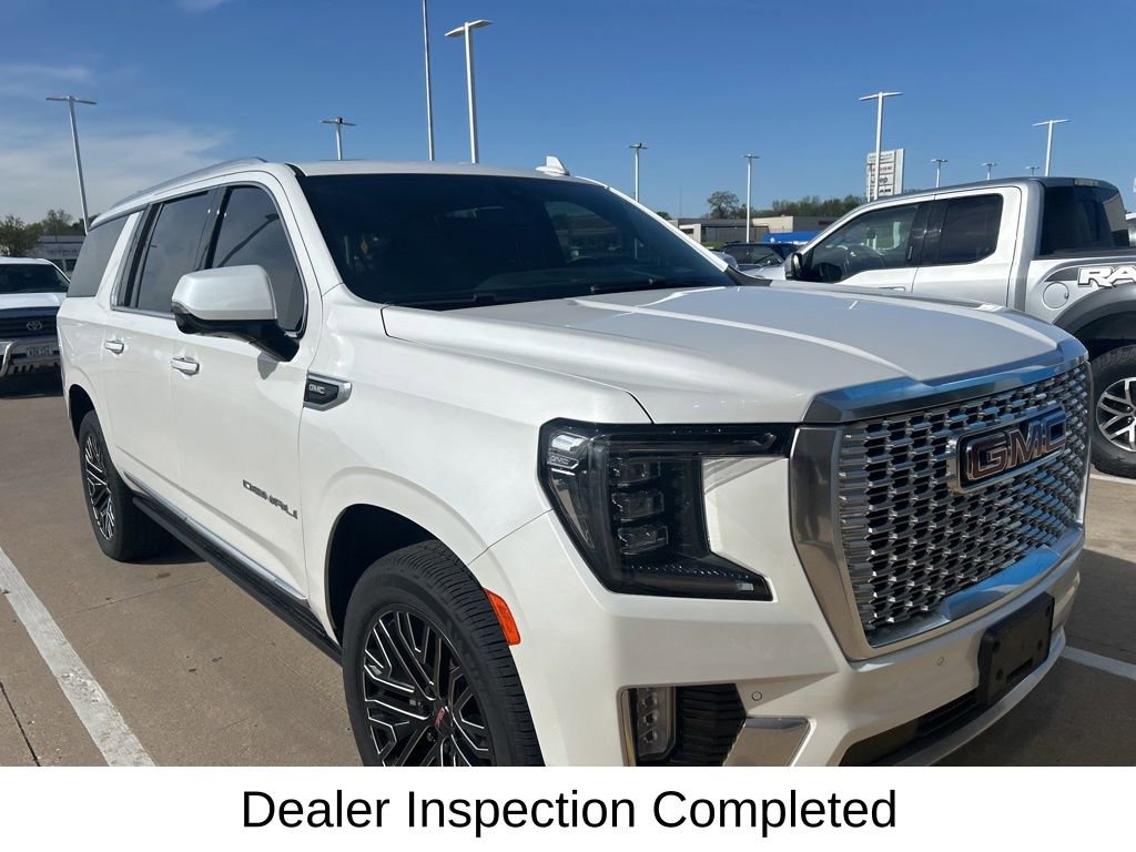 Used 2021 GMC Yukon XL Denali w/ Denali Premium Package AWD/4WD image 5