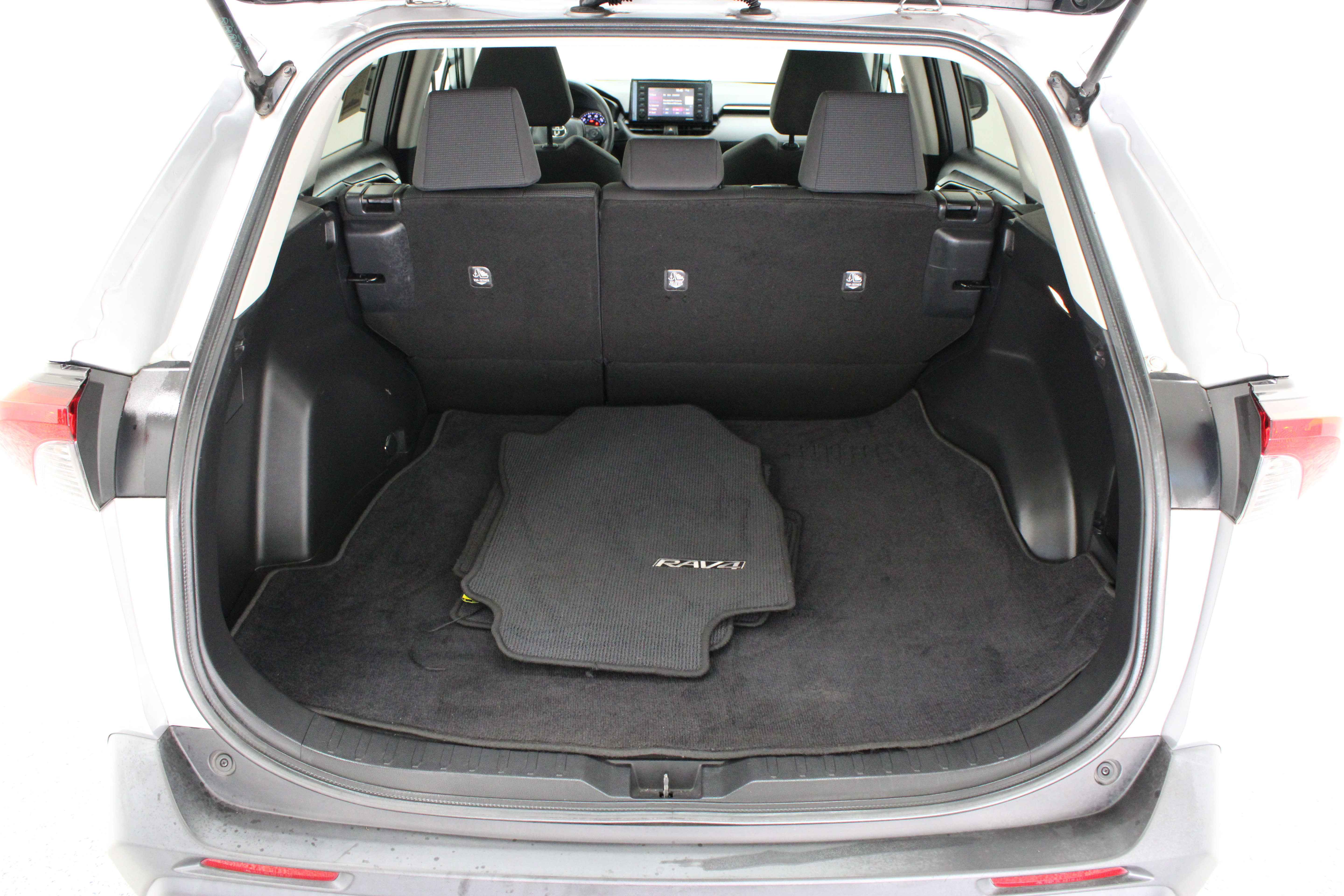 Used 2021 Toyota RAV4 LE FWD image 27