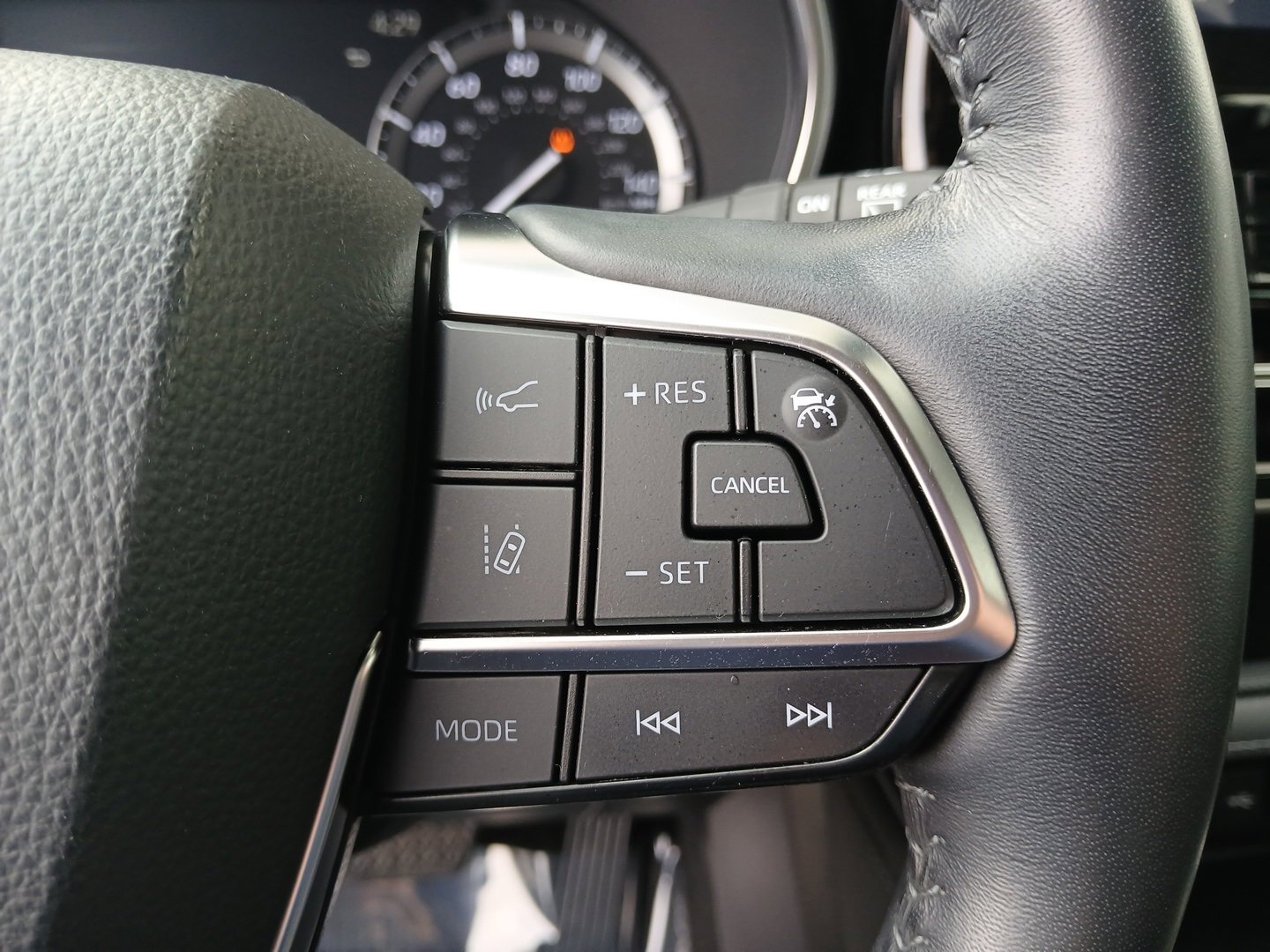 Used 2020 Toyota Highlander Limited image 16