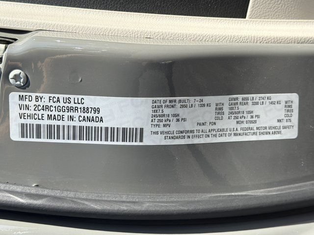 Certified 2024 Chrysler Pacifica Limited FWD image 40