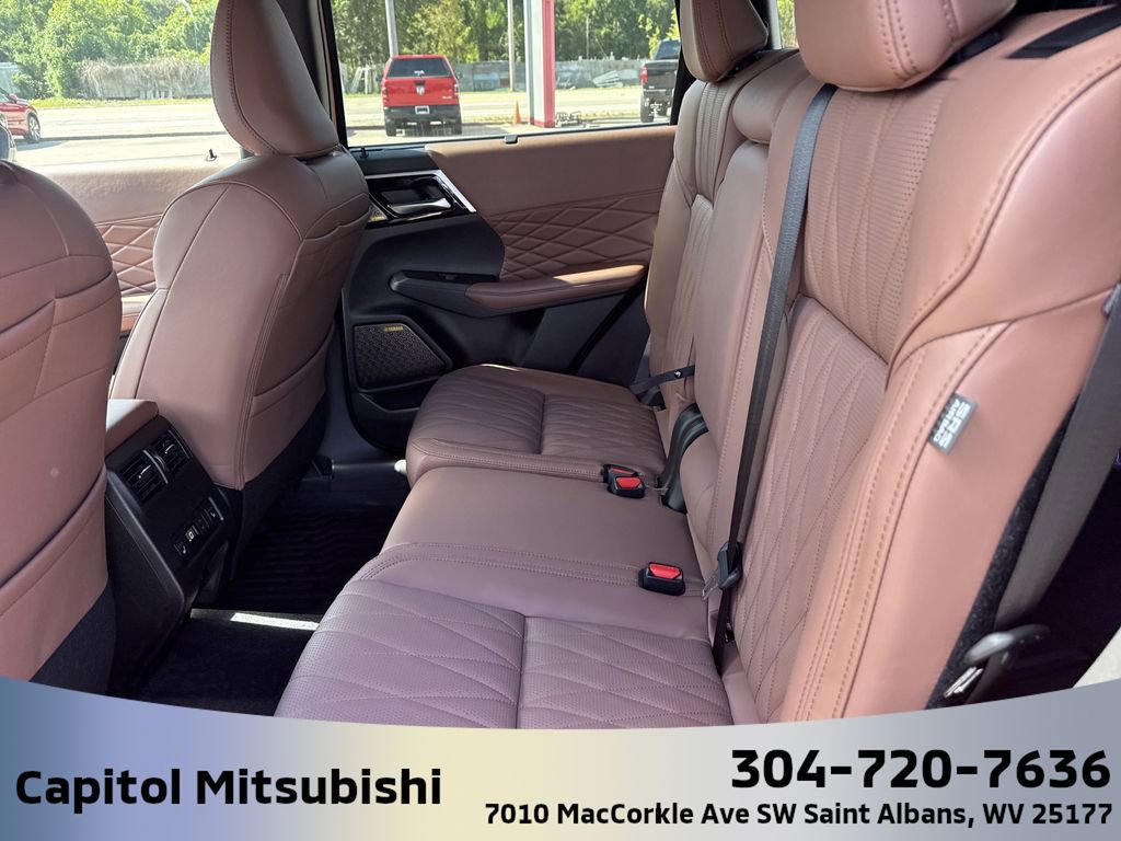 New 2025 Mitsubishi Outlander SEL image 14