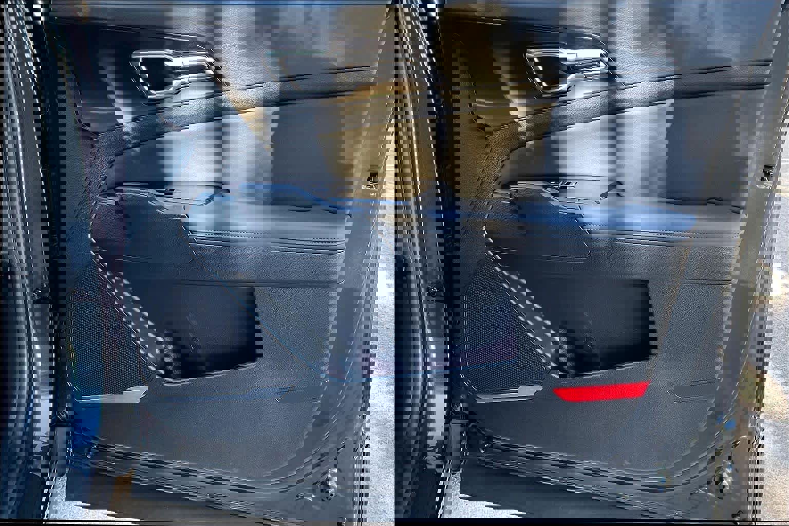 Used 2025 Kia Sportage EX image 20