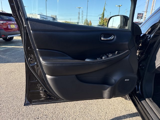 Used 2014 Nissan Leaf SL w/ Premium Package FWD image 15