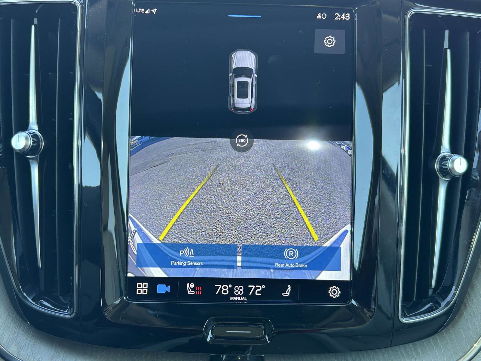 Certified 2023 Volvo XC60 B5 Plus w/ Climate Package image 29