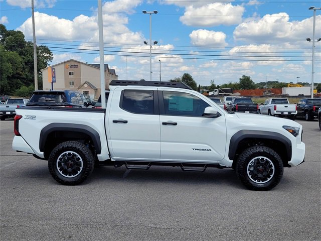 Used 2024 Toyota Tacoma TRD Off-Road image 8