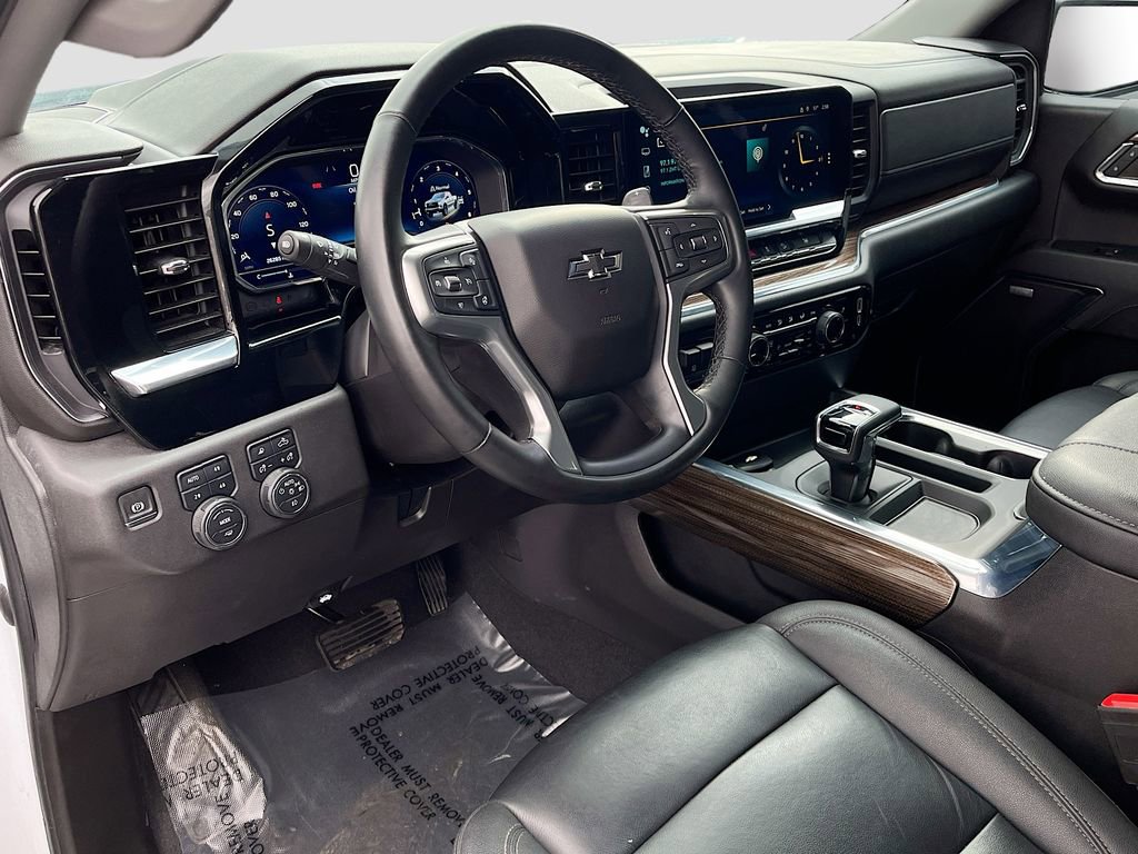 Used 2024 Chevrolet Silverado 1500 LT Trail Boss w/ Convenience Package II image 9