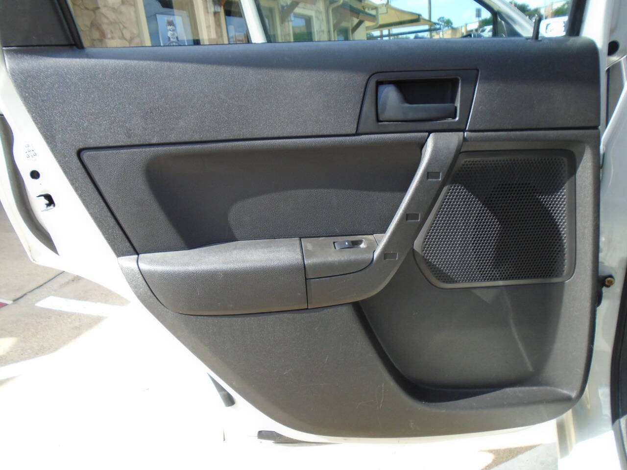 Used 2009 Ford Focus SE FWD image 29