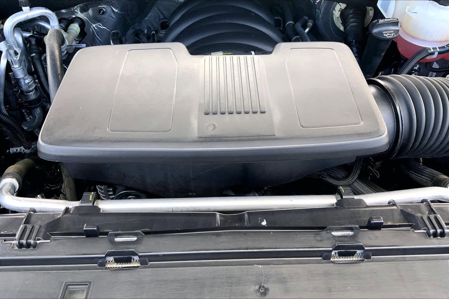 Used 2025 GMC Yukon XL Denali AWD/4WD image 32