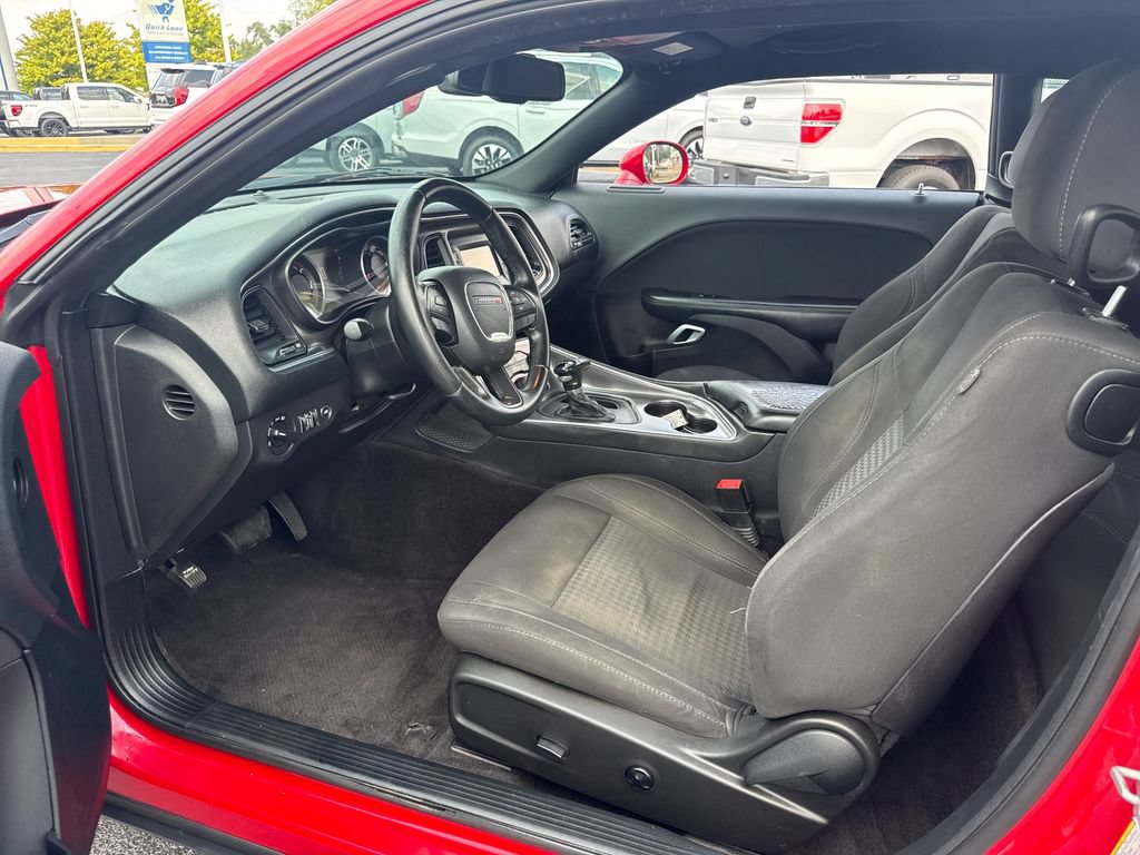 Used 2016 Dodge Challenger SXT RWD image 13