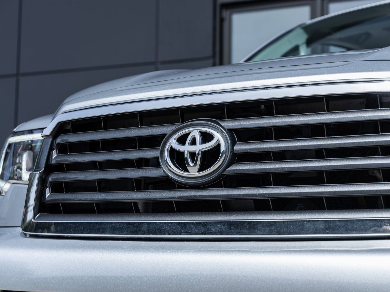 Used 2020 Toyota Sequoia SR5 image 16