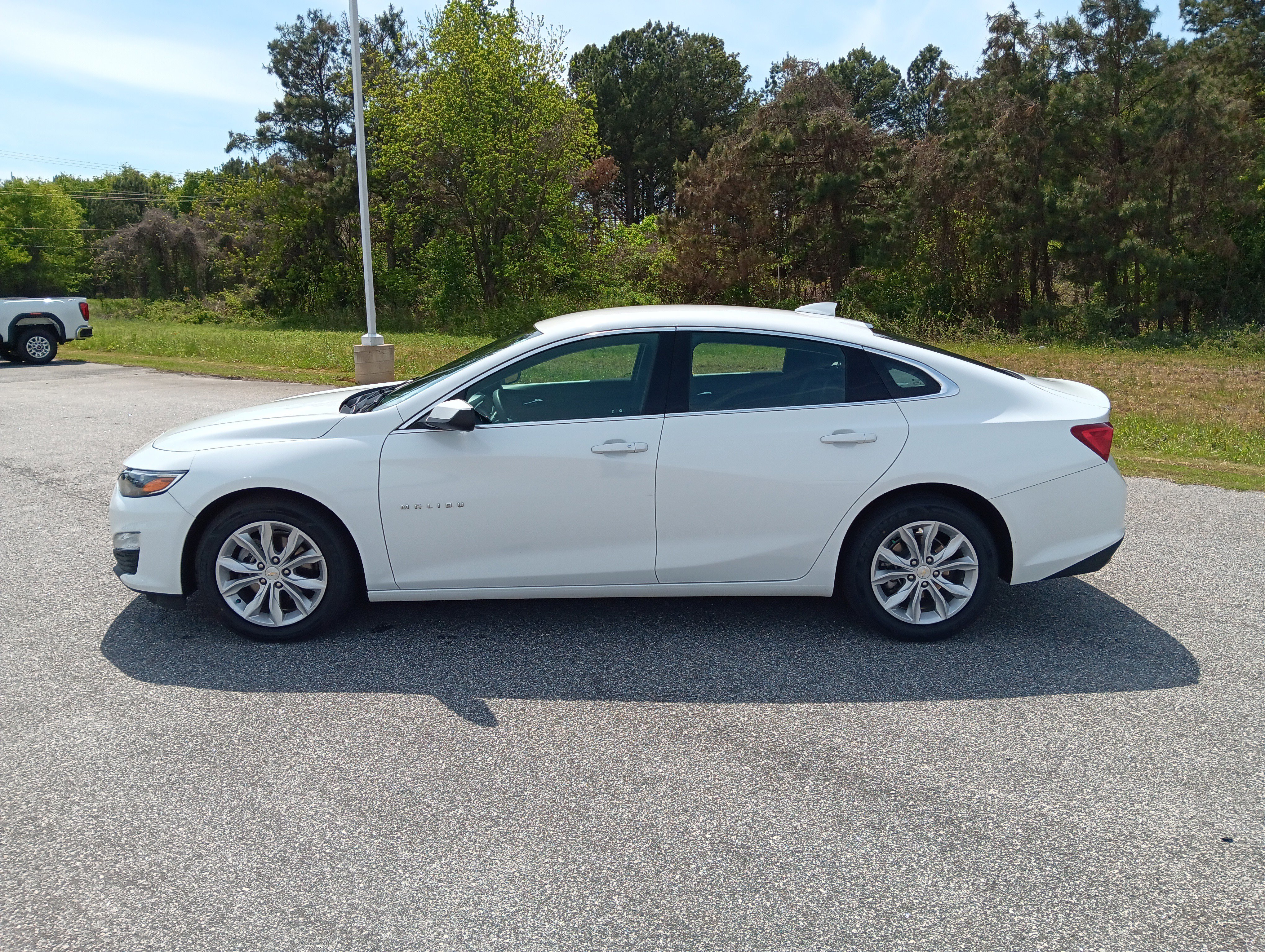 Used 2024 Chevrolet Malibu LT FWD image 3