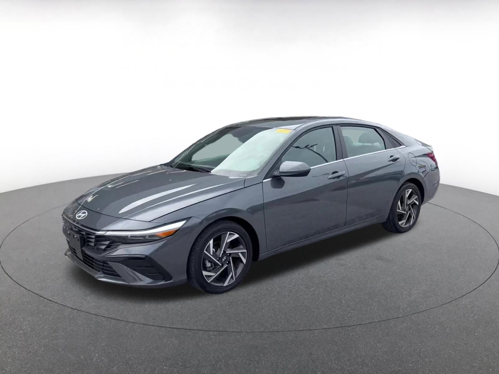 Used 2025 Hyundai Elantra SEL image 8