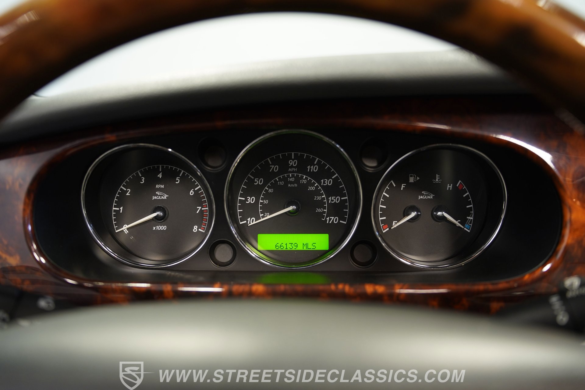 Used 2004 Jaguar XJ8 image 40