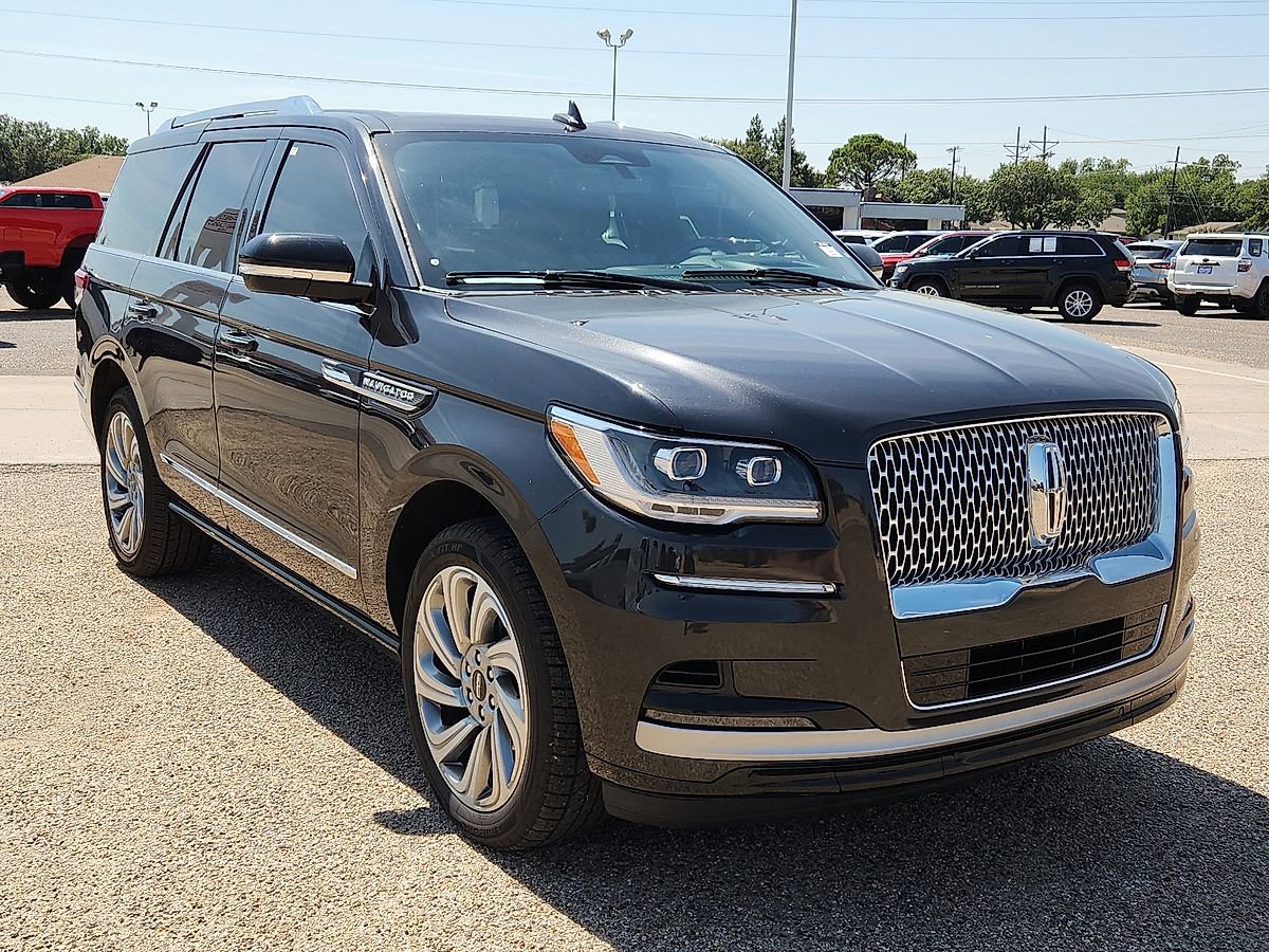 Used 2023 Lincoln Navigator Reserve image 4