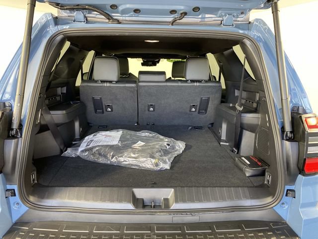 Used 2025 Toyota 4Runner Limited w/ Tow Technology Package AWD/4WD image 8