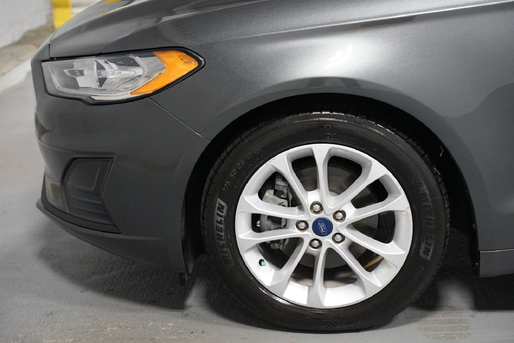 Used 2020 Ford Fusion SE FWD image 5