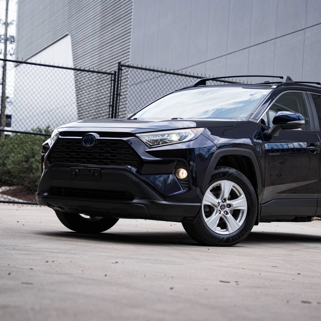 Used 2019 Toyota RAV4 XLE w/ Convenience Package AWD/4WD image 2