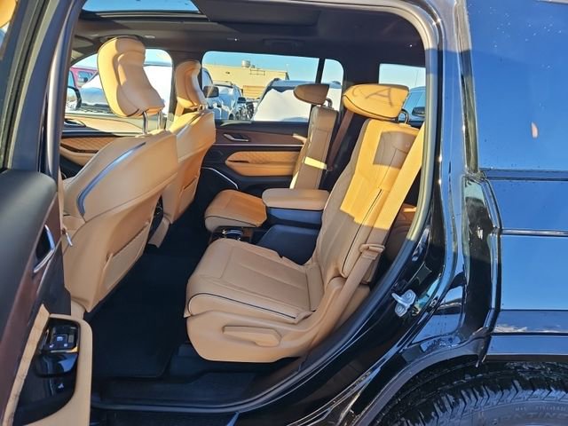 Used 2024 Jeep Grand Cherokee L Summit w/ High Altitude Package image 8