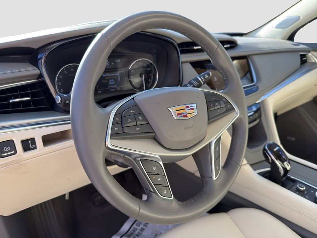Used 2025 Cadillac XT5 Premium Luxury image 9