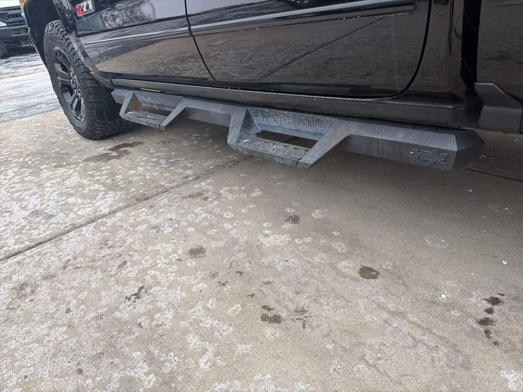 Used 2018 Chevrolet Silverado 1500 LT w/ Midnight Edition image 41