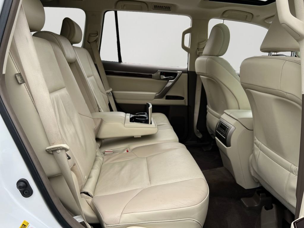 Used 2019 Lexus GX 460 Premium w/ Premium Package image 10